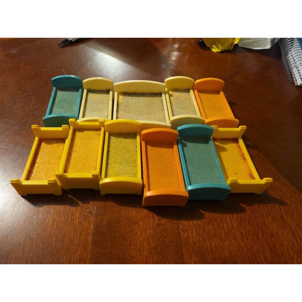 Vintage Fisher Price little people (11) royal castle beds: 1 double 10 single